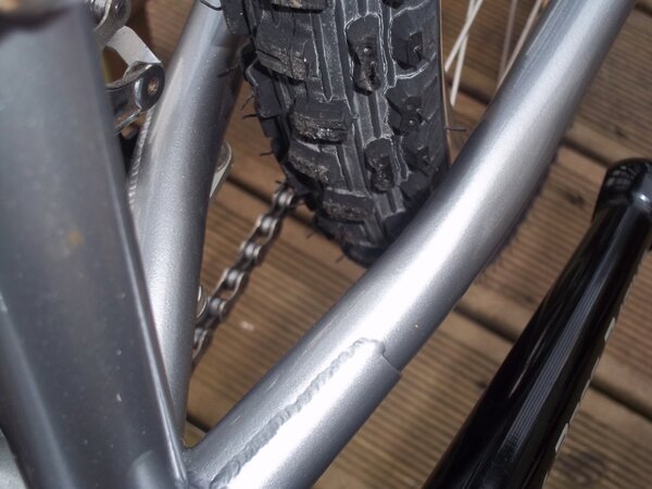 MASSIVE MUD CLEARANCE NOT CHAINSTAY BRACE AND THOSE INFAMOUS GUSSETS..JPG