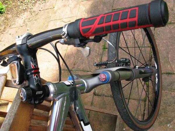 Team RTS - bars forks and front wheel view.jpg