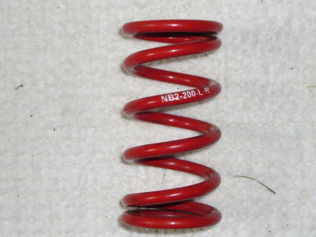Noleen spring for crosslink forks