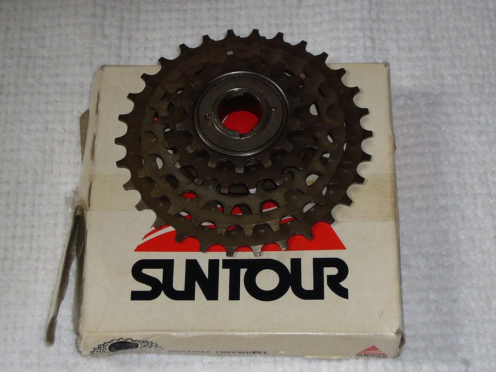 Suntour screw-on free wheel