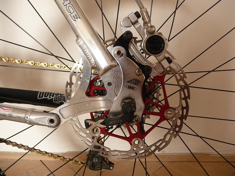 Hope brakes, but must have adapter onthis frame